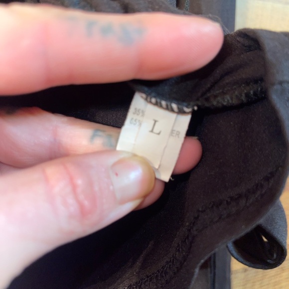 🔥 SOLD🔥Cute soft black crop top - Picture 3 of 4